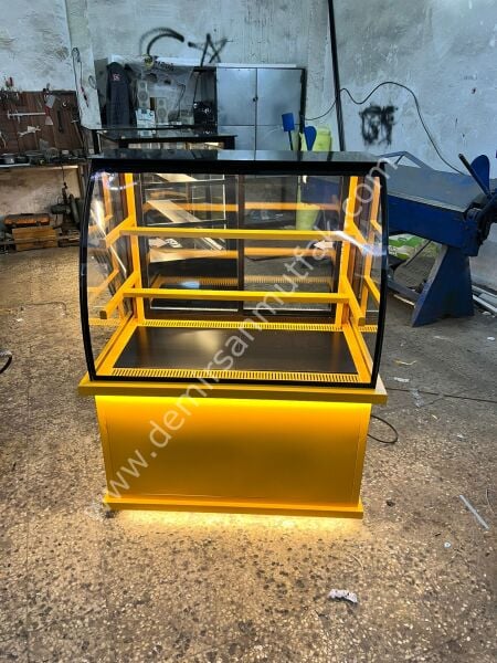 Sarı LED Aydınlatmalı Pasta Teşhir Dolabı | Modern Cam Vitrin – DM010