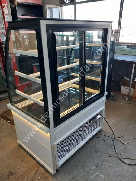 Beyaz Bombeli Pasta Teşhir Dolabı | LED Aydınlatmalı Modern Vitrin – DM012