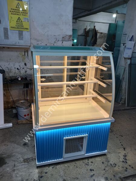 Mavi Dekor Panelli Bombeli Pasta Tatlı Dolabı | LED Aydınlatmalı Vitrin – DM014