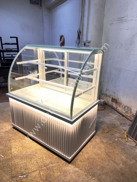 Beyaz Bombeli Pasta Tatlı Dolabı | LED Aydınlatmalı Modern Teşhir Vitrini – DM016