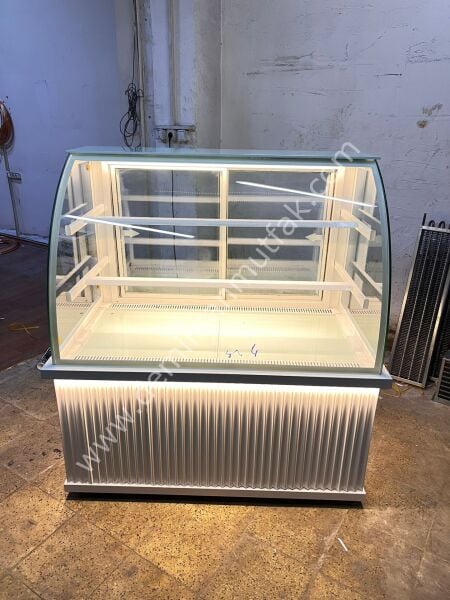 Beyaz Bombeli Pasta Tatlı Dolabı | LED Aydınlatmalı Modern Teşhir Vitrini – DM016