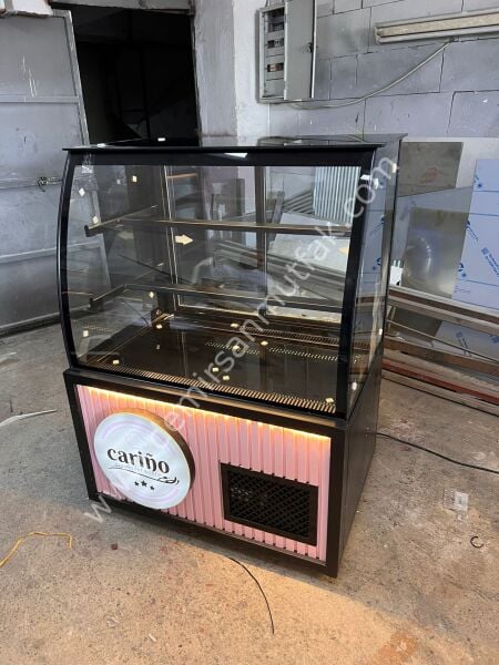 Pembe Dekorlu Pasta Tatlı Dolabı | LED Aydınlatmalı Modern Pasta Teşhir Vitrini – DM022