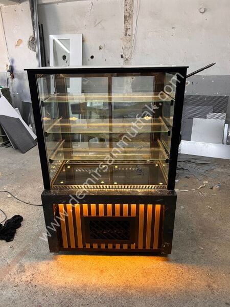 Ahşap Dekorlu Pasta Tatlı Reyon Dolabı | LED Aydınlatmalı Profesyonel Pasta Teşhir Vitrini – DM023