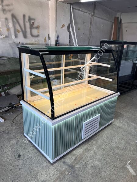 Yeşil Dekorlu Pastane Dolabı | Kavisli Camlı LED Pasta Teşhir Vitrini – DM024