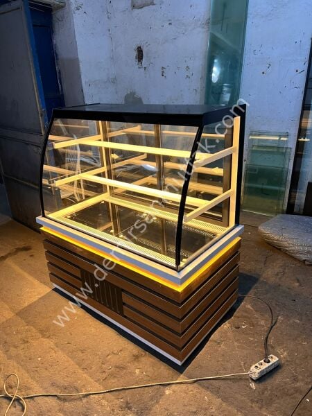 Ahşap Dekorlu Pasta & Çikolata Dolabı | LED Aydınlatmalı Pastane Teşhir Vitrini – DM026
