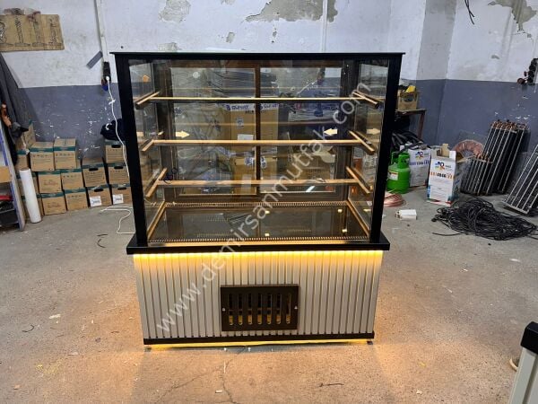 Gold LED Aydınlatmalı Pasta Teşhir Dolabı | Modern Pastane Vitrin Dolabı – DM028
