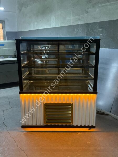 Premium Pasta Teşhir Dolabı | Gold Detaylı LED Aydınlatmalı Pastane Vitrini – DM032