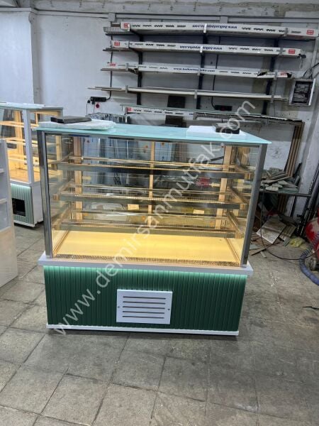 Geniş Camlı Yeşil Dekorlu Pasta Tatlı Teşhir Dolabı DM042