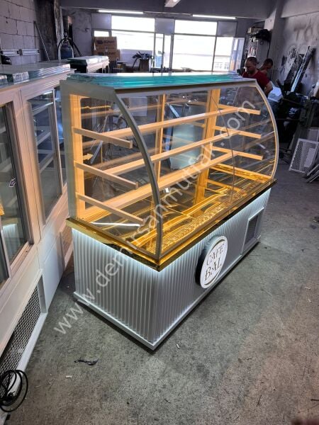 Pasta Teşhir Dolabı | Bombeli Camlı Geniş Sergileme – DM049