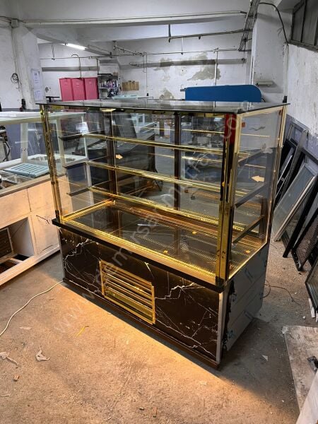 Lüks Pasta Tatlı Dolabı | Altın Detaylı Pastane Teşhir – DM050