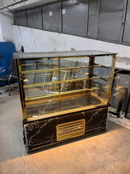 Lüks Pasta Tatlı Dolabı | Altın Detaylı Pastane Teşhir – DM050