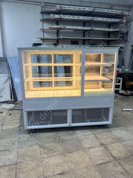Profesyonel Pastane Teşhir Dolabı Soğutmalı | Geniş Sergileme Alanı – DM062