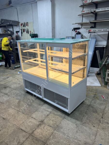 Profesyonel Pastane Teşhir Dolabı Soğutmalı | Geniş Sergileme Alanı – DM062