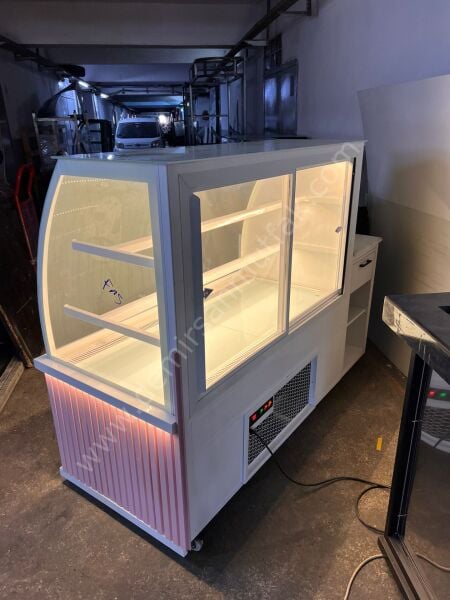 Kasa Bankolu Pasta Tatlı Teşhir Reyonu | Soğutmalı Pastane Satış Vitrini – DM065