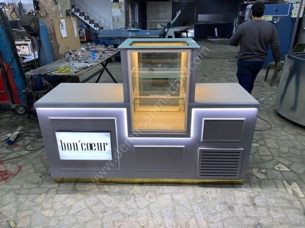 Pasta Tatlı Banko Dolabı | Modern Soğutmalı Pastane Servis ve Teşhir Bankosu – DM067