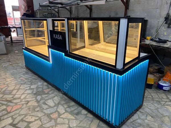 Pasta Tatlı Waffle Dolabı | Çok Bölmeli Soğutmalı Pastane ve Kafe Teşhir Ünitesi – DM068