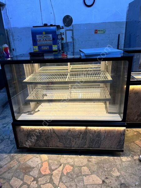 Endüstriyel Kebap Dolabı – Şık Tasarımlı Restoran Teşhir Vitrini DM080