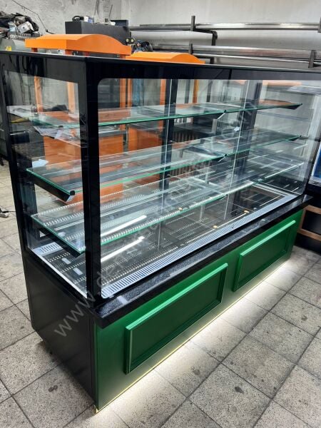 Endüstriyel Pasta Teşhir Dolabı – Geniş Camlı Pastane Vitrini DM091