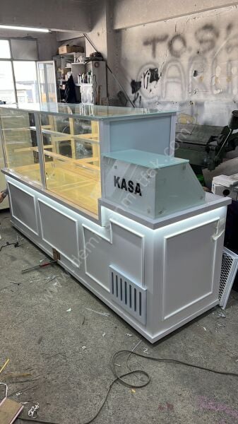 Pasta Tatlı Reyon Dolabı – Cam Vitrinli Pastane Servis ve Teşhir Bankosu DM095