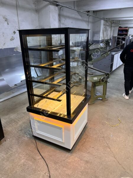 Dik Tip Pasta ve Meşrubat Dolabı – 4 Tarafı Camlı Teşhir Vitrini DM096