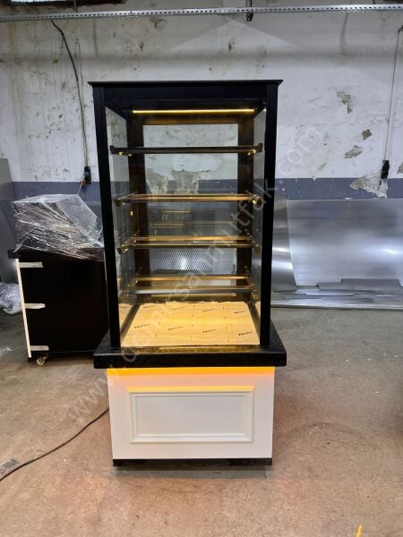 Dik Tip Pasta ve Meşrubat Dolabı – 4 Tarafı Camlı Teşhir Vitrini DM096