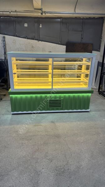 Pasta Tatlı Reyonu – Geniş Sergileme Alanlı Modern Pastane Vitrini DM098