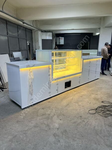 Pasta ve Tatlı Banko Dolabı – Modern Tasarımlı Pastane Servis ve Teşhir Bankosu DM100
