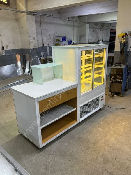 Pastane Tipi Pasta Teşhir Banko Dolabı – Kasa Bölmeli Modern Servis ve Vitrin Ünitesi DM101