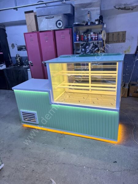 Pastane Tipi Pasta ve Tatlı Banko Reyonu – LED Aydınlatmalı Modern Teşhir ve Servis Ünitesi DM102