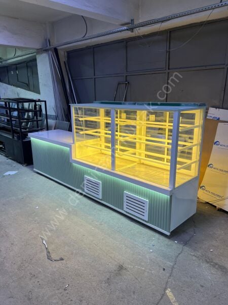 Geniş Vitrinli LED Aydınlatmalı Pasta Teşhir Banko Dolabı DM0109