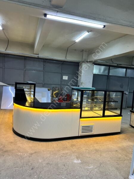 Oval Bankolu Pasta Tatlı ve Kruvasan Teşhir Dolabı DM0115