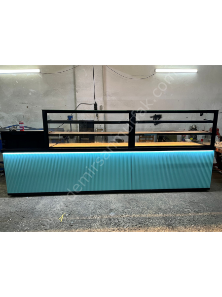 Modern Çift Bölmeli Baklava ve Tatlı Tezgahı DM0121