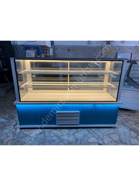 Geniş Camlı Modern Pasta Teşhir Dolabı DM0125