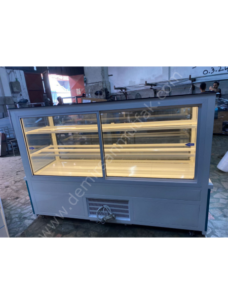Geniş Camlı Modern Pasta Teşhir Dolabı DM0125