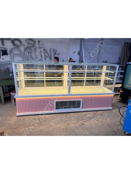 Pasta ve Tatlı Teşhir Dolabı – Geniş Vitrinli Endüstriyel Model DM0132