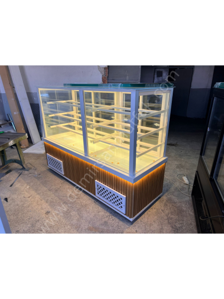 Pasta Teşhir Dolabı – Geniş Hacimli Endüstriyel Pastane Vitrini DM0134
