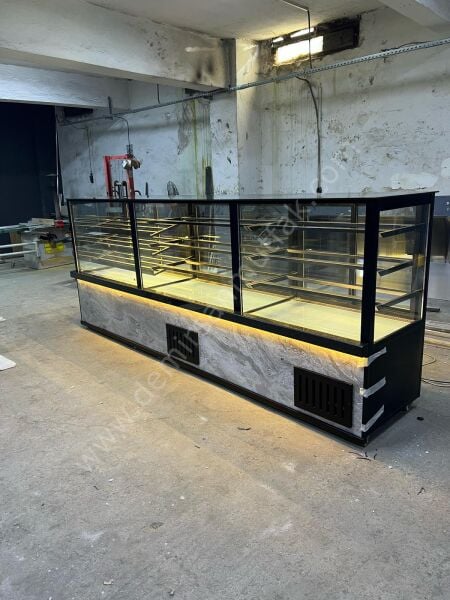 Premium Geniş Hacimli Pasta, Tatlı ve Kruvasan Teşhir Dolabı DM0223