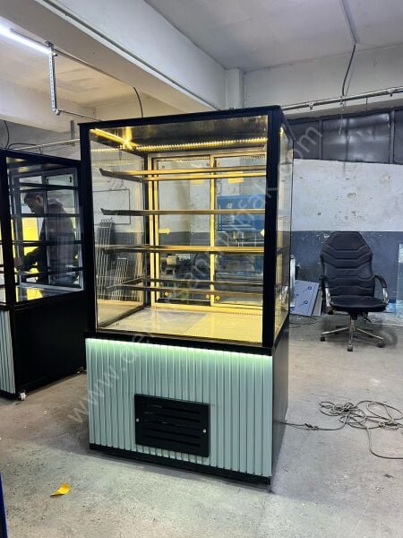 Modern Cam Tasarımlı Pasta Tatlı ve Kruvasan Teşhir Dolabı DM0225