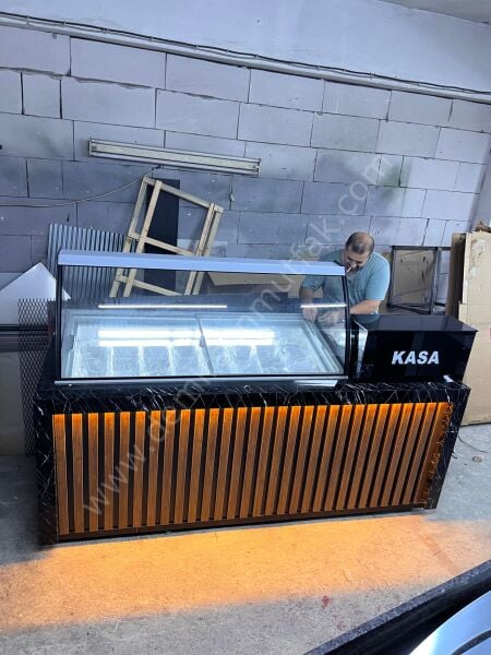 Vitrin Etkili Endüstriyel Dondurma Teşhir Dolabı DM0235